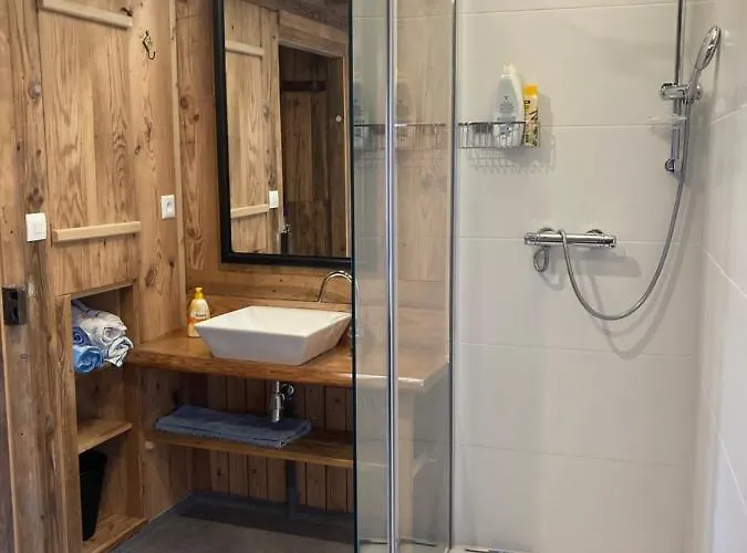 Le Grenier - Piscine Et *